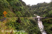 Cascades A El Recorregut de la carretera de Hana. Maui.